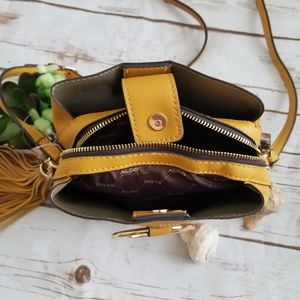 Aldo Bags - NWT | Aldo Crossbody W/ Gold Ringed Handles Aldo Bags - NWT | Aldo Crossbody W/ Gold Ringed Handles